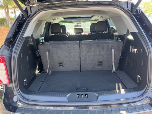 Used 2023 Ford Explorer XLT w/ Equipment Group 202A image 8