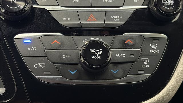 Used 2024 Chrysler Pacifica Touring-L FWD image 17