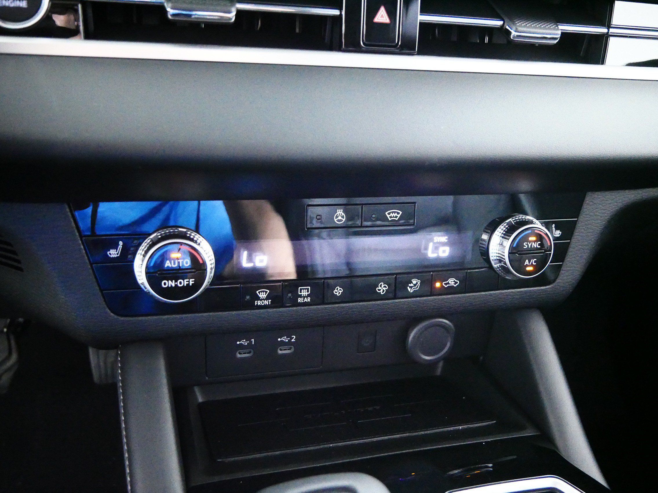 New 2026 Mitsubishi Outlander SE AWD/4WD image 8