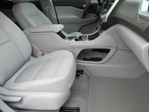 Used 2021 GMC Acadia SLE w/ Driver Convenience Package image 9