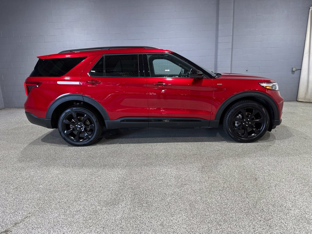 Used 2024 Ford Explorer ST-Line w/ Class IV Trailer Tow Package AWD/4WD image 3