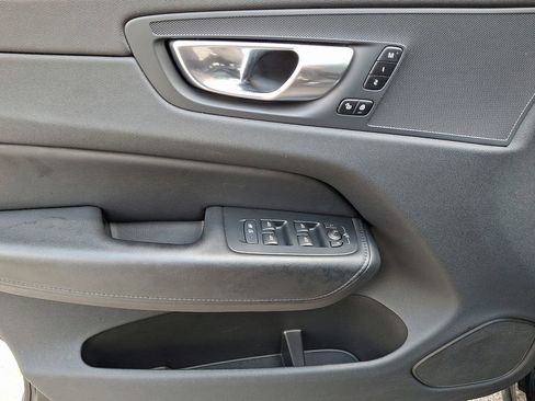 Used 2023 Volvo XC60 B5 Plus image 14