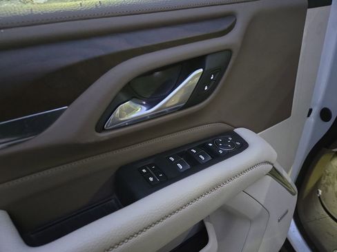 Used 2021 GMC Yukon XL Denali image 11