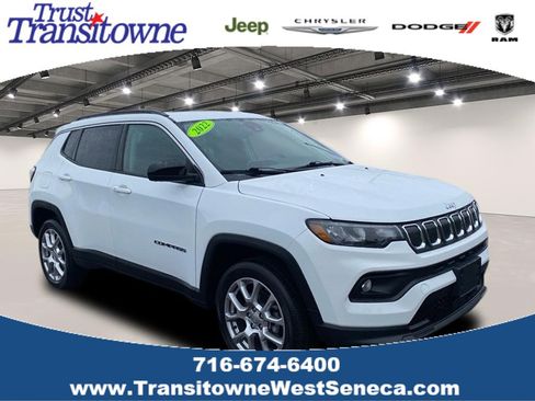 Used 2022 Jeep Compass Latitude image 1
