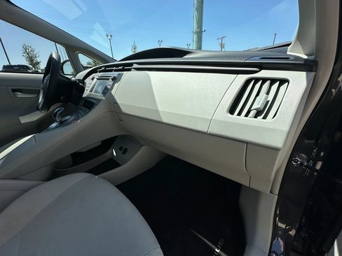 Used 2015 Toyota Prius Three FWD image 21