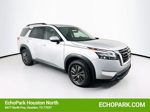Used 2025 Nissan Pathfinder SV image 1