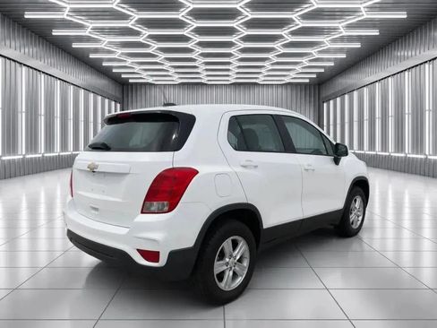 Used 2018 Chevrolet Trax LS AWD/4WD image 4