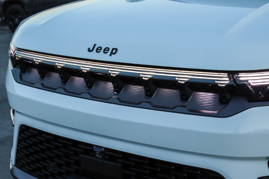 New 2026 Jeep Grand Wagoneer L Summit AWD/4WD image 6