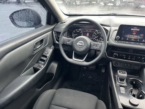 Used 2024 Nissan Rogue S image 7