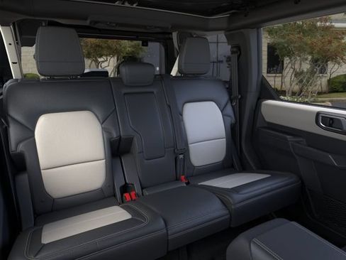 New 2026 Ford Bronco Outer Banks w/ Sasquatch Package AWD/4WD image 11