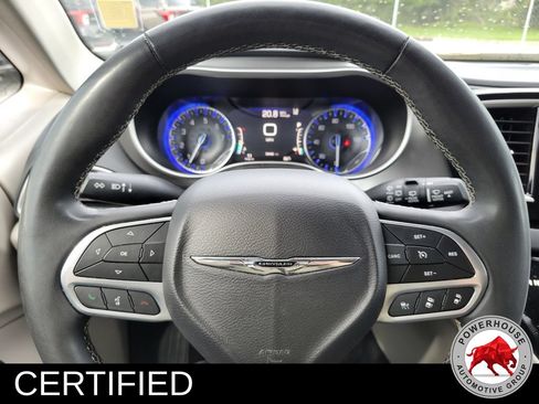 Used 2023 Chrysler Pacifica Touring-L FWD image 33