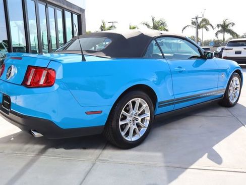 Used 2010 Ford Mustang Convertible image 3