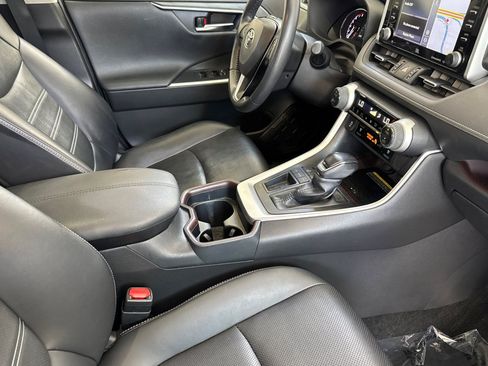 Used 2020 Toyota RAV4 Limited FWD image 20