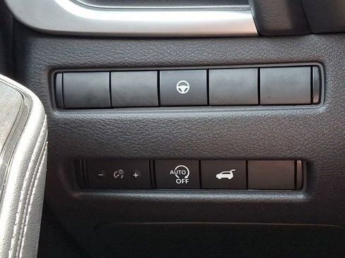 Used 2024 Nissan Rogue SV AWD/4WD image 29