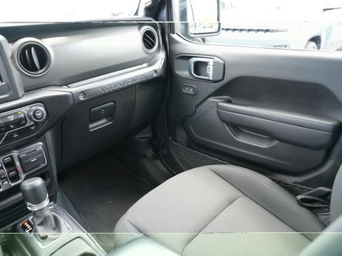 Used 2023 Jeep Wrangler Unlimited w/ Cold Weather Group AWD/4WD image 10