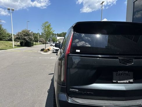 Used 2021 Cadillac Escalade Sport Platinum AWD/4WD image 28