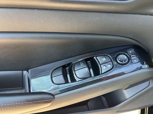 Used 2024 Nissan Altima 2.5 SR FWD image 11
