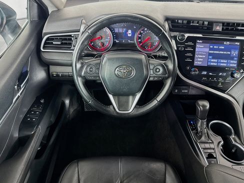 Used 2018 Toyota Camry XSE image 16
