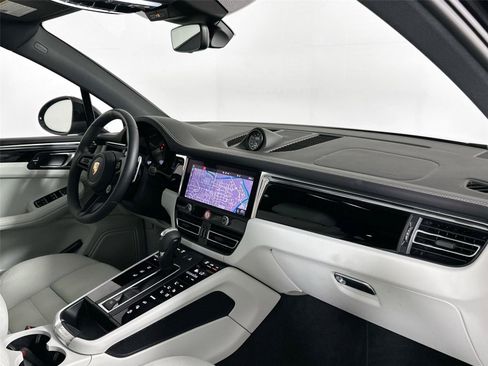 Certified 2024 Porsche Macan AWD/4WD image 23