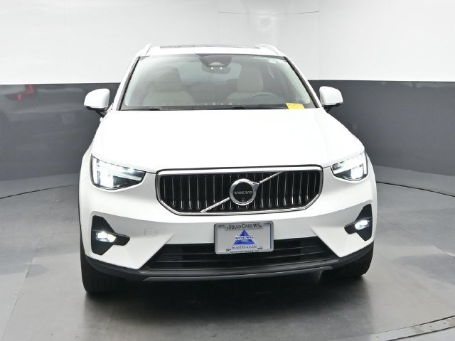 Used 2024 Volvo XC40 B5 Plus w/ Protection Package Premier AWD/4WD image 2