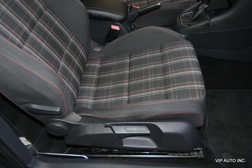 Used 2011 Volkswagen GTI 2-Door FWD image 15
