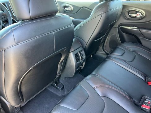 Used 2022 Jeep Cherokee Trailhawk w/ Premium Leather Package AWD/4WD image 40