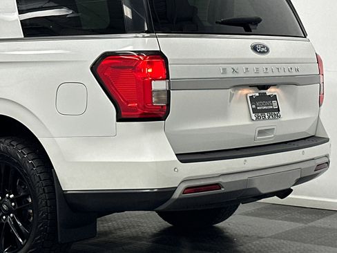 Used 2023 Ford Expedition XLT image 7