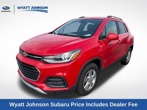 Used 2017 Chevrolet Trax LT w/ LT Convenience Package FWD image 1