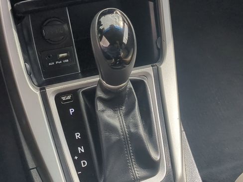 Used 2016 Hyundai Elantra SE image 24