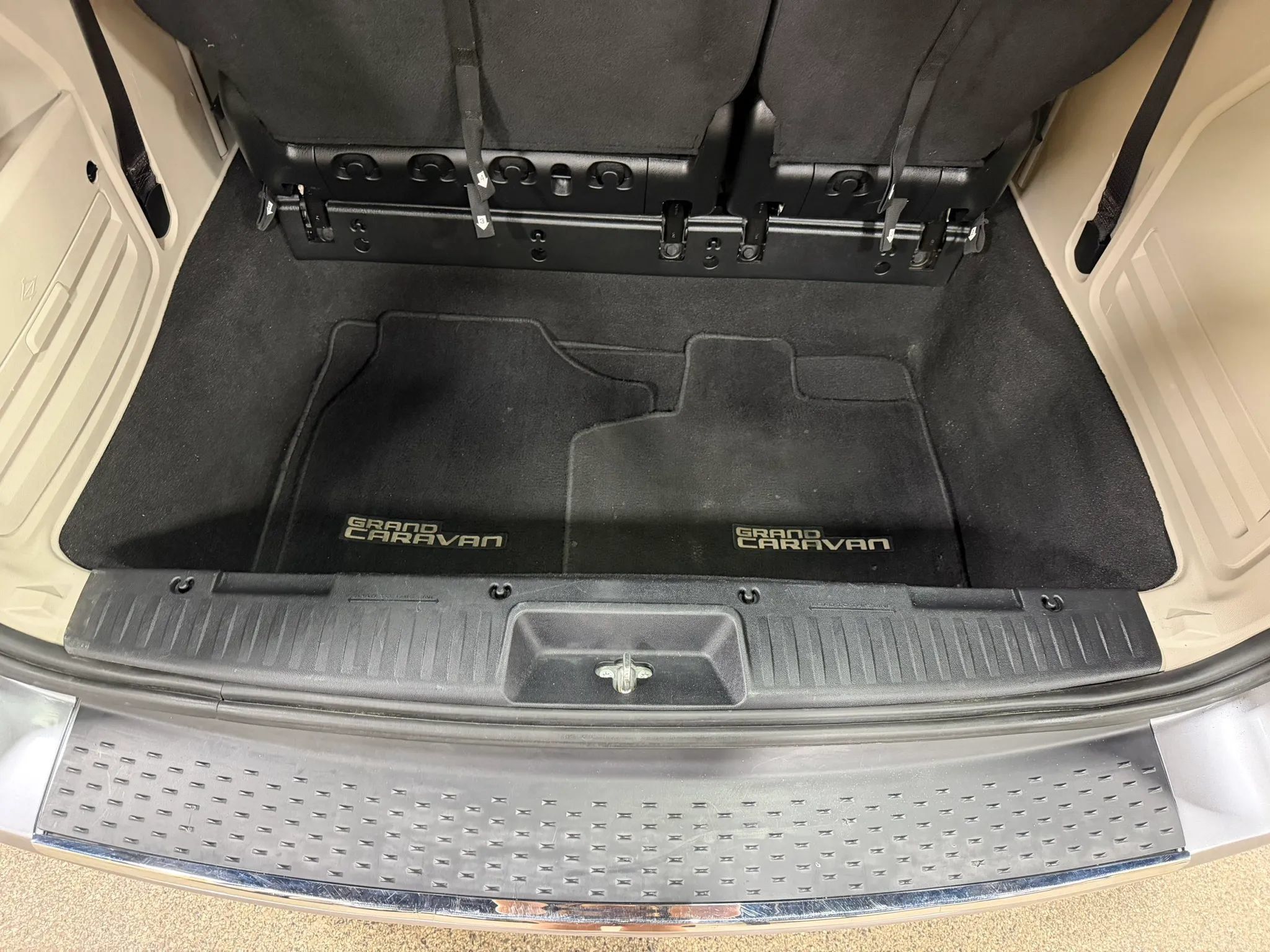 Used 2017 Dodge Grand Caravan SE FWD image 42