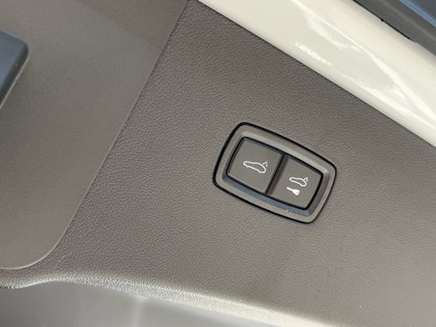 Certified 2024 Porsche Cayenne S AWD/4WD image 23