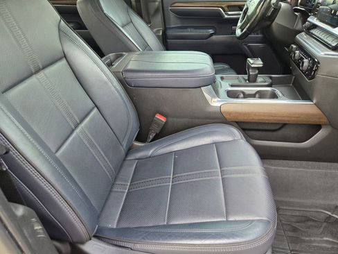Used 2023 Chevrolet Silverado 1500 High Country w/ Technology Package AWD/4WD image 12