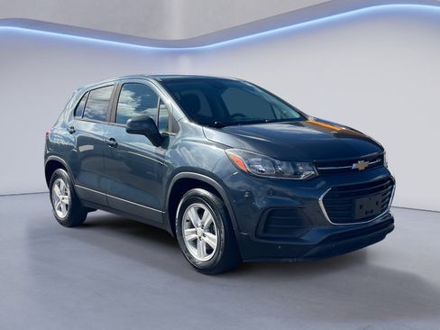 Used 2021 Chevrolet Trax LS w/ Tint and Cruise Package FWD image 1