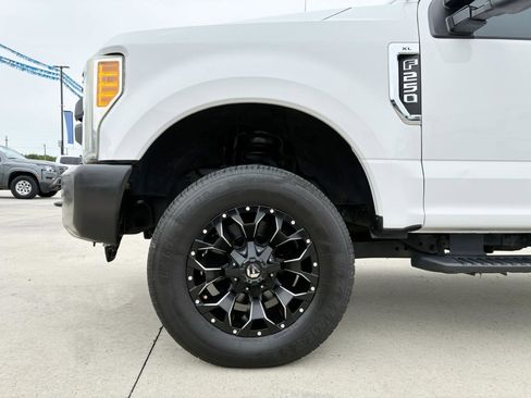 Used 2017 Ford F250 XL w/ Camper Package AWD/4WD image 7