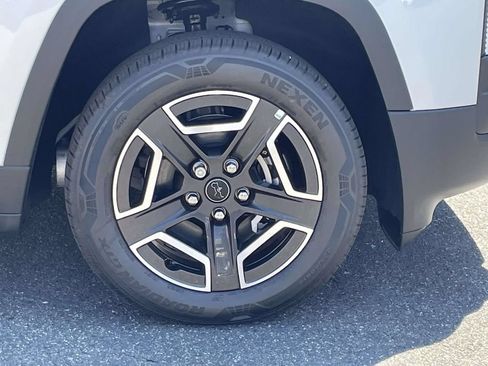 New 2026 Jeep Cherokee Laredo AWD/4WD image 11