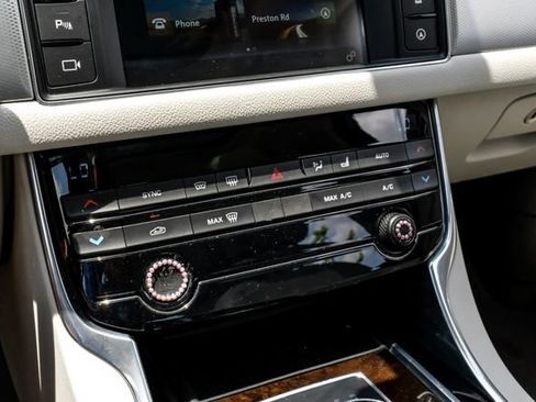 Used 2016 Jaguar XF Prestige RWD image 30