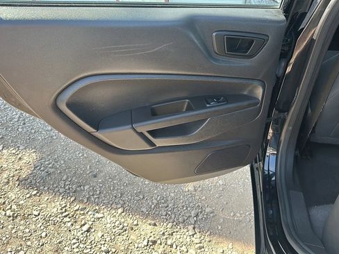 Used 2017 Ford Fiesta SE image 7