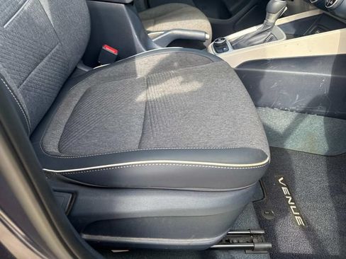 Used 2024 Hyundai Venue Limited FWD image 16