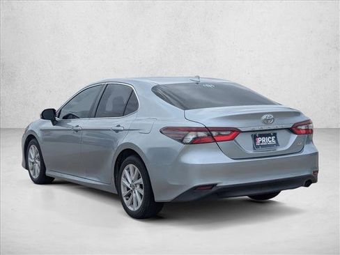 Used 2022 Toyota Camry LE FWD image 7