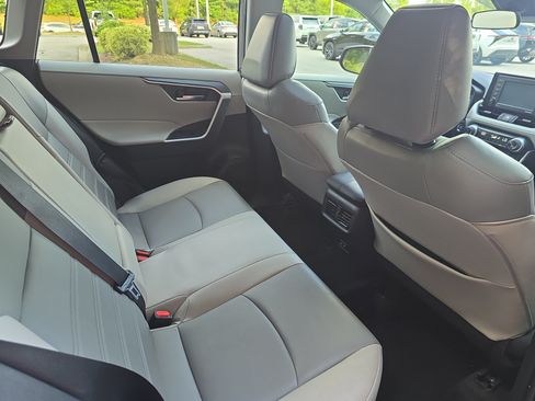 Used 2022 Toyota RAV4 XLE Premium FWD image 11