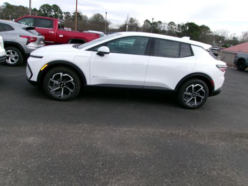 New 2026 Chevrolet Equinox EV LT image 14