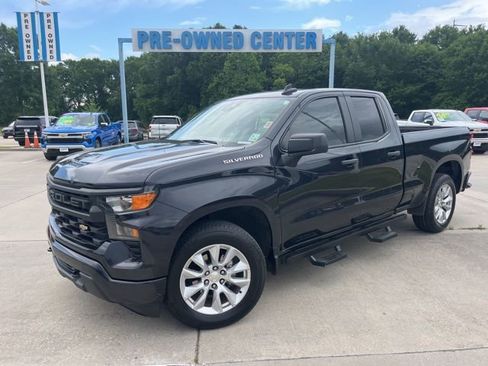 Used 2022 Chevrolet Silverado 1500 Custom image 2