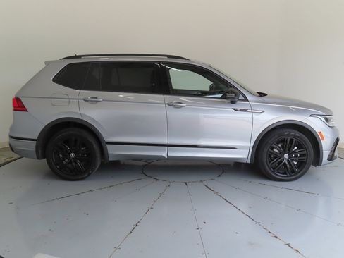 Used 2022 Volkswagen Tiguan SE R-Line FWD image 2