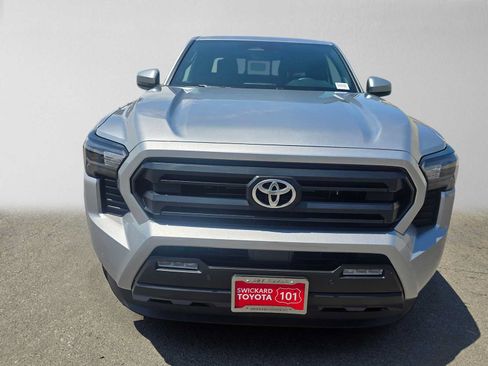 Used 2025 Toyota Tacoma SR5 AWD/4WD image 8