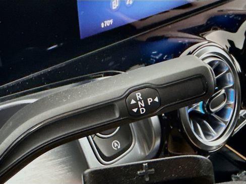 Used 2024 Mercedes-Benz GLB 250 4MATIC image 17