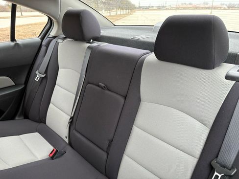 Used 2014 Chevrolet Cruze LS image 37