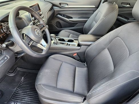 Used 2021 Nissan Altima 2.5 SV w/ SV Premium Package image 12