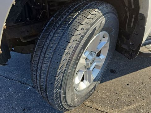 Used 2015 Toyota 4Runner SR5 Premium image 34