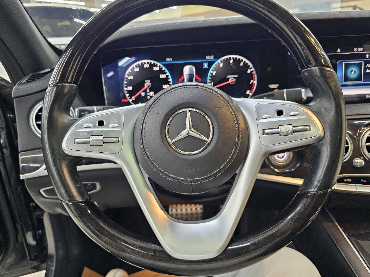 Used 2020 Mercedes-Benz S 560 Sedan image 30