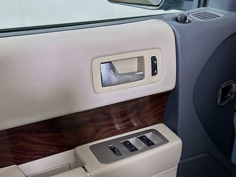 Used 2009 Ford Flex SEL image 16